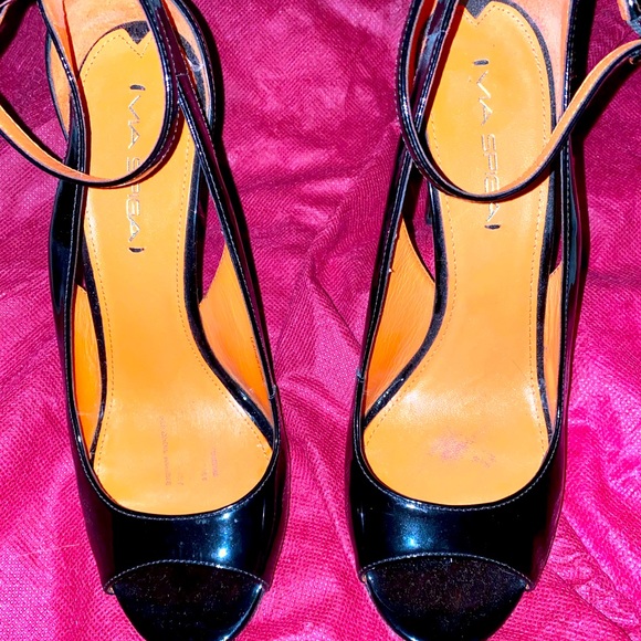 Via Spiga black patent leather 3 inch heels. - Picture 6 of 6